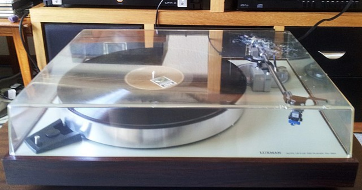 How To Polish Turntable Cover? A Step-By-Step Guide For Newbies